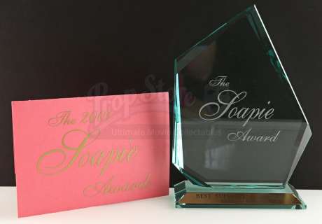 FRIENDS - Lot 49 - Joey Tribbiani‘s Soapie Award and Envelope