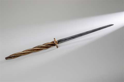 Lot #3 - Commodus (Joaquin Phoenix) Dagger From “Gladiator”