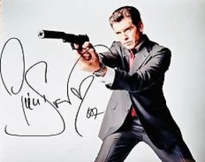 James Bond 007: Die Another Day | James Bond 007: Die Another Day - Pierce Brosnan (007) - signed, with COA bbc | Catawiki