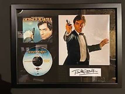 James Bond 007: Licence To Kill | James Bond 007: Licence to Kill - Signed Card by Timothy Dalton, with Title Song Single - Framed Display | Catawiki