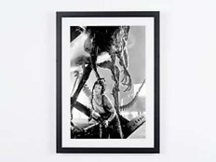 Aliens (1986) - Sigourney Weaver As "Ellen Ripley" - Behind the Scenes | Aliens (1986) - Sigourney Weaver as "Ellen Ripley" - behind the scenes - Fine Art Photography - Luxury Wooden Framed 70X50 cm - Limited Edition 02 Of 30 - Serial ID 17507 - Original Certificate (COA), Hologram Logo Editor and QR Code | Catawiki