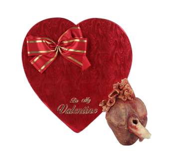 MY BLOODY VALENTINE 3D (2009) - Lot 803 - Heart and Chocolate Box