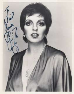 Hollywood Legend - Liza Minelli Autograph - Originally Signed Maxi-Photo | Catawiki