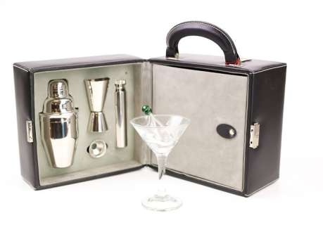 Liquor set - Chrome, Glass, Leather - Quantum of solace | Catawiki