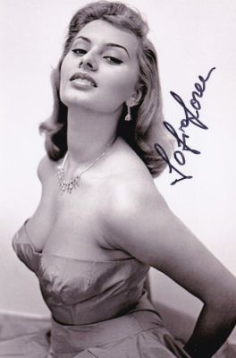 Italian Legend - Sophia Loren - Autograph - Originally Signed Maxi-Photo | Catawiki