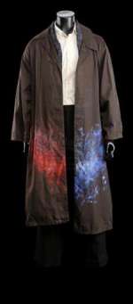 WHAT DREAMS MAY COME (1998) - Lot 568 - Chris‘ (Robin Williams) Paint-Splattered Suit and Coat