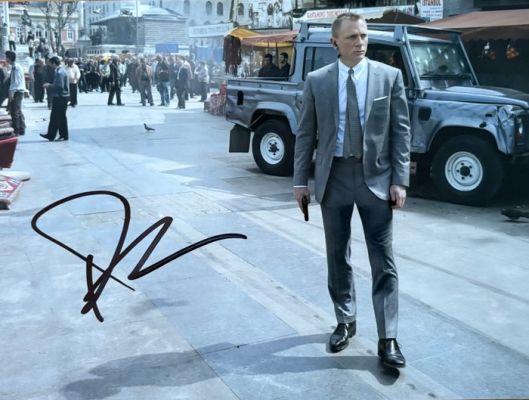 Daniel Craig - James Bond Skyfall Land Rover Chase Scene | Catawiki