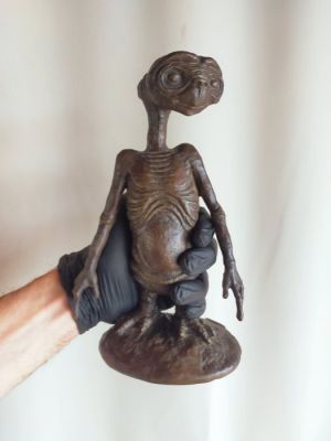 Carlo Rambaldi (1925-2012) - Sculpture, E.T. The Extra Terrestrial - Extremely rare Bronze work (23 cm) by the legendary designer - Signed - - 2002