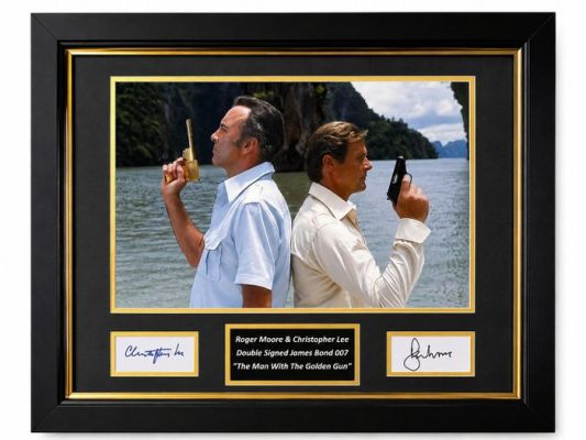 James Bond 007: The Man with the Golden Gun - Roger Moore & Christopher Lee Double Signed | Catawiki