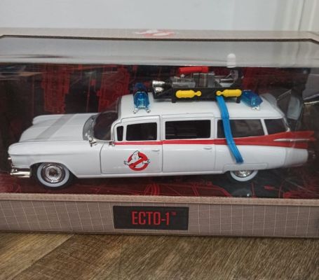 Ghostbusters, ECTO-1 Vehicle Die-cast model from the 1984 classic movie (mint condition, never opened) | Catawiki