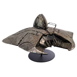 INDEPENDENCE DAY (1996) - Lot #172 : Screen-Matched 48-Inch Capt. Steven Hiller (Will Smith) and David Levinson (Jeff Goldblum) Area 51 Alien Attacker Model Miniature