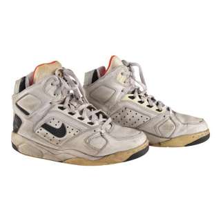 WHITE MEN CAN‘T JUMP (1992) - Lot #468 : Sidney "Syd" Deane‘s (Wesley Snipes) Pair of Sneakers