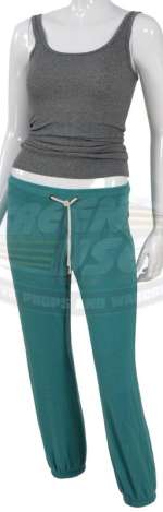 Lot 107 - Drew Peterson: Untouchable (television) - Stacy Peterson‘s Outfit (Kaley Cuoco)