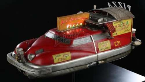FIFTH ELEMENT, THE (1997) - Lot 137 - Model Miniature Pizza Delivery Car