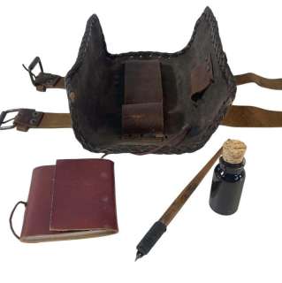 Game of Thrones (2011-2019) - Lanister Messenger Satchel with Ink, Pen and Note Pad | Hanlin Auction Service