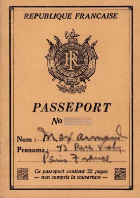 Lot 121 - Casablanca prop passport B