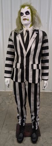 Lot 3258 - Life Size 6ft Beetlejuice Movie Prop Custom Display | misc / divers