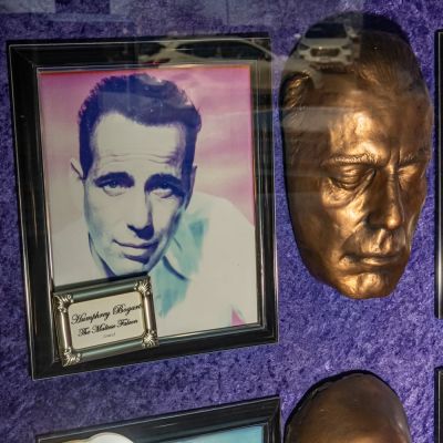 Lot 1084 - Humphrey Bogart Life Mask for The Maltese Falcon | misc / divers