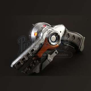 Ender’s Game | Light Up Flash Gun and Charger 02 | Propstore