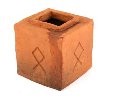 The Lord of the Rings - Dwarf Urn constructed from clay and used as set dressing around Moria, 8 x… | Ewbank’s