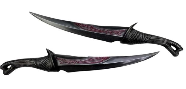 Lot 160 - Guardians of the Galaxy (2014) - Drax (Dave Bautista) Dual Knives | Hanlin Auction Service