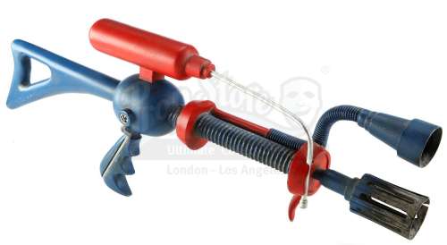 MARS ATTACKS! (1996) - Lot 473 - Martian Blaster Rifle