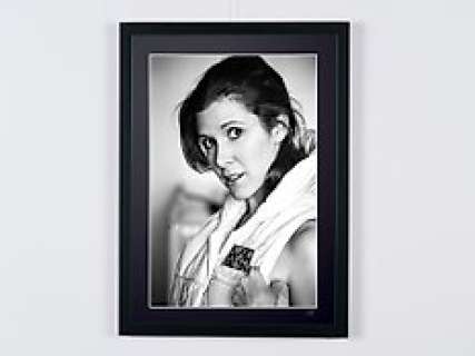 - Carrie Fisher As "Princess Leia" - Hollywood En January 1978, Star Wars | Star Wars, - Carrie Fisher as "Princess Leia" - Hollywood en January 1978 - Fine Art Photography - Luxury Wooden Framed 70X50 cm - Limited Edition Nr 01 of 30 - Serial ID 60007 - - Original Certificate (COA), Hologram Logo Editor and QR Code | Catawiki