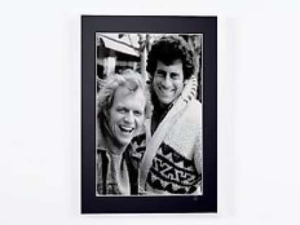 STARSKY AND HUTCH, 1975 - David Soul, Paul Michael Glaser - STARSKY AND HUTCH, 1975 - David Soul, Paul Michael Glaser - Fine Art Photography - Luxury Wooden Framed 70X50 cm - Limited Edition Nr 01 of 30 - Serial ID 16898 - Original Certificate (COA), Hologram Logo Editor and QR Code