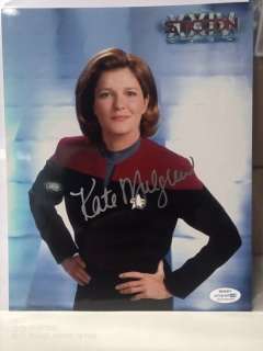 Star Trek Voyager | Star Trek Voyager - Signed in person by Kate Mulgrew (+) " Capt. Jeneway "Starcon Italy, 2005 with double COA - Autograph , photo | Catawiki