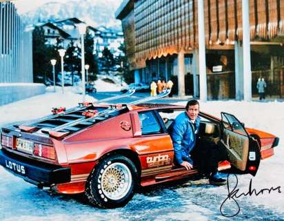 James Bond 007: For Your Eyes Only - Roger Moore with Lotus, signed with COA | Catawiki