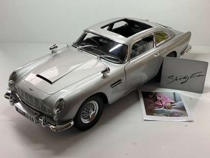 James Bond 007: Goldfinger - 1:8 scale, Aston Martin DB5 (assembled kit, with working accessories), hand signed by ‘Golden Girl‘,