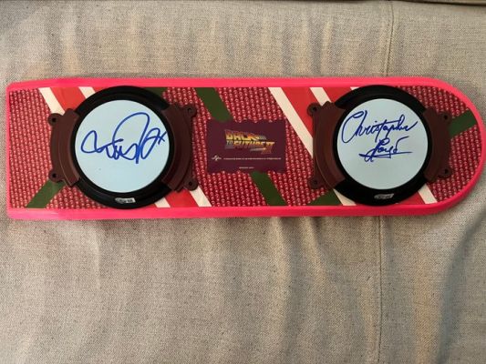 Back to the Future - Part II - Official Replica Hoverboard, signed by Michael J Fox & Christopher Lloyd - with Beckett | Catawiki