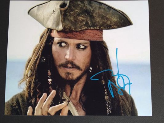 Pirates of the Caribbean - Signed by Johnny Depp, with Letter of Authenticity - Photo, Autograph | Catawiki