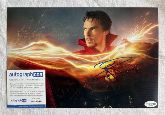 Benedict Cumberbatch - hand signed Doctor Strange 20x30 Photo | Bild | Autogramm | ACOA | Marvel (8“x12“) | Autograph | Catawiki
