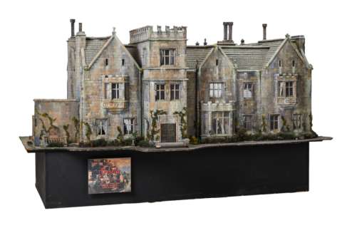 Lot 1244 - BRAM STOKER‘S DRACULA: SCREEN-MATCHED HILLINGHAM MANSION MINIATURE (WITH DVD)