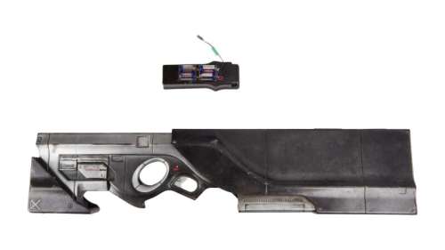 Lot 267 - Kin | Hero Light-Up Laser Rifle Prop