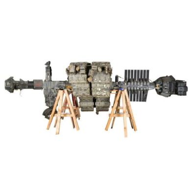 2010: the Year We Make Contact (1984) | Oversized 12.5-Foot 1:24-Scale Leonov Model Miniature | Propstore