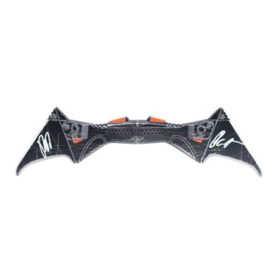 THE BATMAN (2022) - Lot #2033 : Robert Pattinson-Autographed Factory Entertainment Batman Batarang Replica