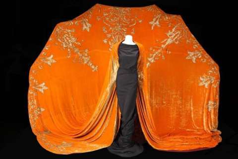 CLAUDETTE COLBERT CLEOPATRA CAPE | Julien’s