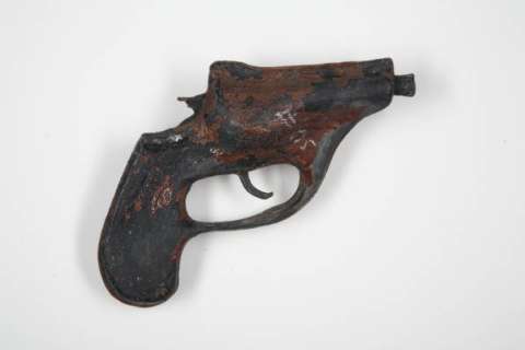 BENEATH THE PLANET OF THE APES PROP GUN | Julien’s