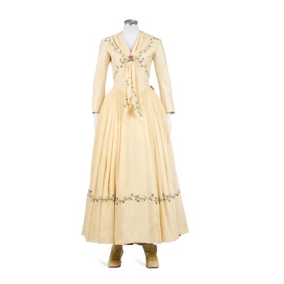 Lot 93 - 18th-century style wedding dress, worn by Brianna Season 5, Episode 1, ’The Fiery Cross’ 8 | Bonhams