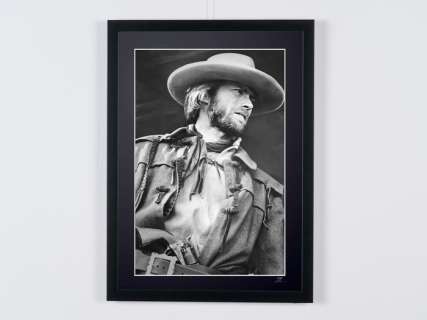 The Outlaw Josey Wales (1976) - Clint Eastwood | The Outlaw Josey Wales (1976) - Clint Eastwood - Fine Art Photography - Luxury Wooden Framed 70X50 cm - Limited Edition Nr 01 of 20 - Serial ID 17550 - - Original Certificate (COA), Hologram Logo Editor and QR Code | Catawiki