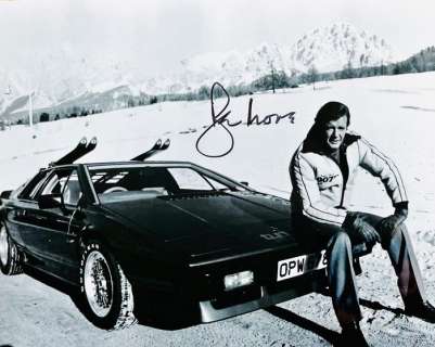 James Bond 007: For Your Eyes Only | James Bond 007: For Your Eyes Only - Roger Moore (007) with Lotus - signed, with COA | Catawiki