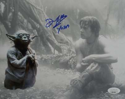 Star Wars | Star Wars - Deep Roy (Yoda here with Luke Skywalker) - Autograph, Photo with COA of JSA | Catawiki
