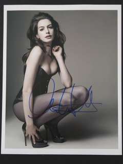 The Devil Wears Prada - Signed by Anne Hathaway - Photo, autograph with LOA | Catawiki