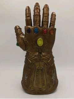 Marvel: Guardians of the Galaxy - Replica Infinity Gauntlet, signed by Josh Brolin (Thanos) - Autograph, Replica Prop, with COA Beckett - See images and description | Catawiki