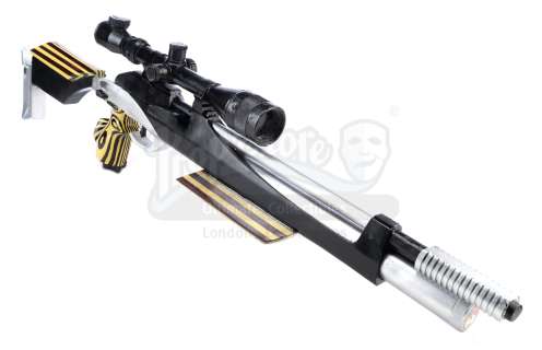 THE TUXEDO - Jimmy Tong‘s (Jackie Chan) Stung Klineholtz Rifle