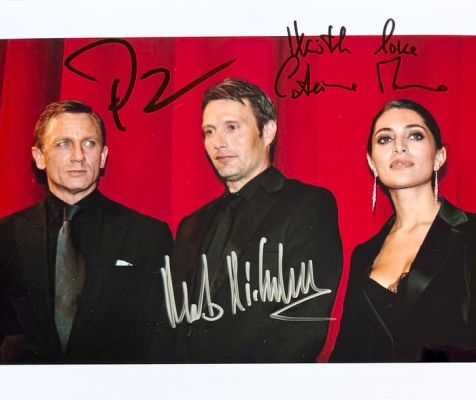 James Bond - Triple signed by Daniel Craig, Mads Mikkelsen and Caterina Murino, with COA | Catawiki