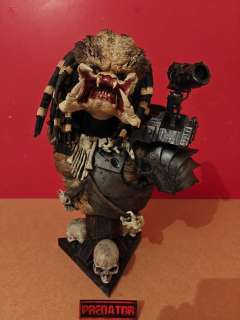 Predator - Bust of Predator character with detailed sculpting and a shoulder-mounted weapon. | Catawiki