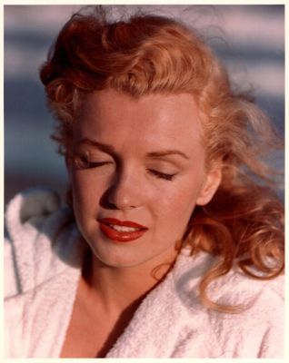 Andre de Dienes (1913-1985) - Iconic Hollywood Movie Star Marilyn Monroe at Tobay Beach, 1949 | Catawiki